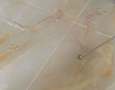 久治瓷砖空鼓维修公司分享粘合剂选择不当在瓷砖铺贴过程中可能导致以下问题