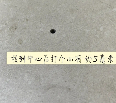 久治瓷砖空鼓维修公司专业解答在瓷砖铺贴过程中，如果砂料搅拌不均匀，将会带来以下问题