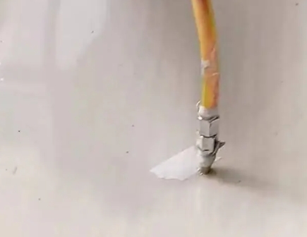 久治瓷砖空鼓维修公司专业解答在瓷砖铺贴过程中，如果使用的砂料过粗（如全部使用了粗砂），可能会导致以下问题